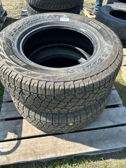 Pair of tires Pirelli 275/65R18