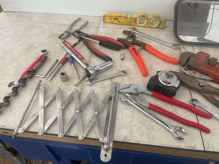 Quantity of misc tools and 2 truck side mirrors 10"x7"