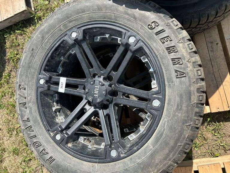 4 tires/rims 33x12.50R20LT came off 2014 GMC