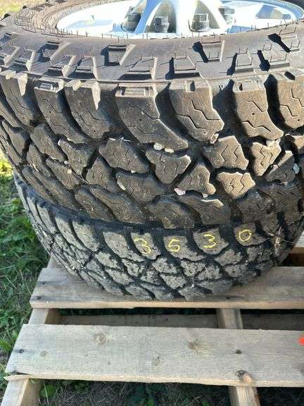 4 GM tires/rims LT245/75R17 off GM 2015