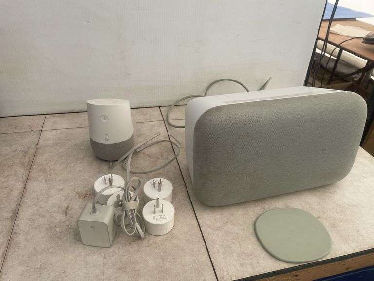 Google Home Max  System- comes with 4 outlet controlers - owner says working