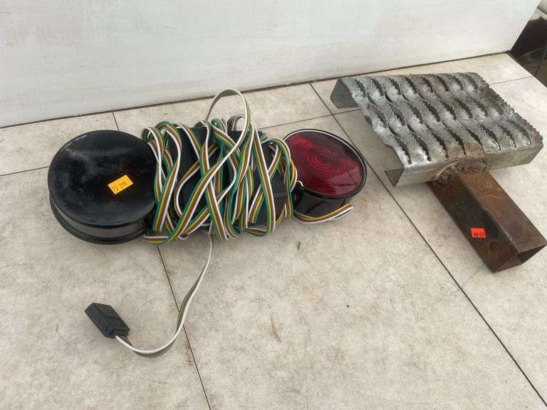 Set a trailer towing tail lights, receiver hitch step