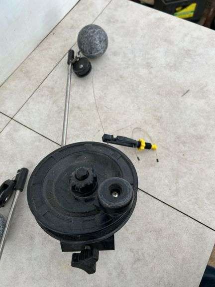 Pair of Scotty lake troller clamp on down riggers
