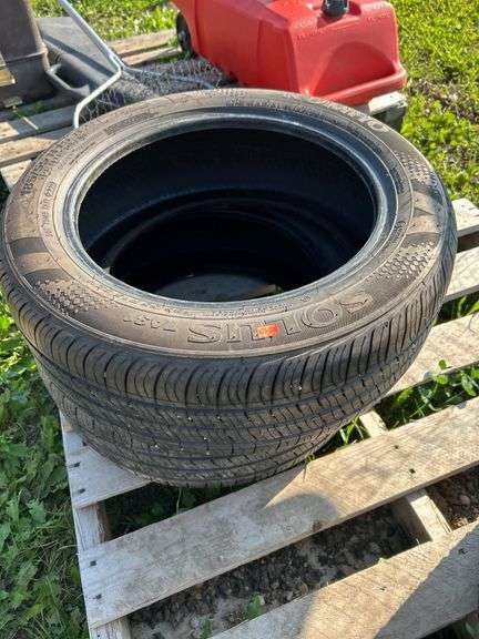 Pair of Kumho 185/55R15 tire