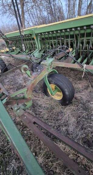 OFFSITE NAICAM: 1995 John Deere Hoe Drill with Grass Box