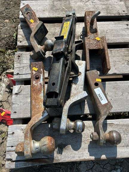 5 trailer receivers, 1 scissor jack