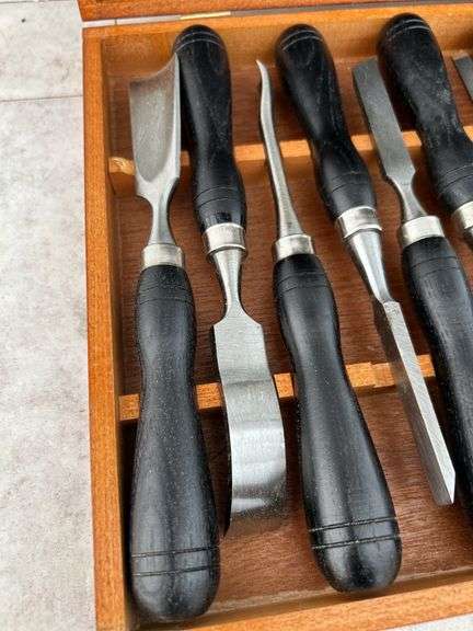 Smith & Wesson wood carving kit