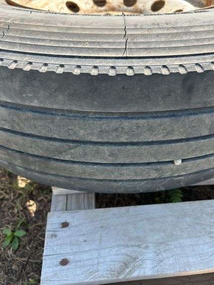3 tires/rims ST235/85R16