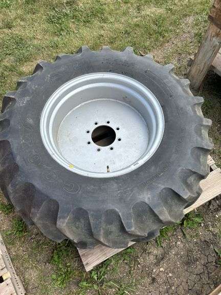 Goodyear Tire/rim 14.9-24