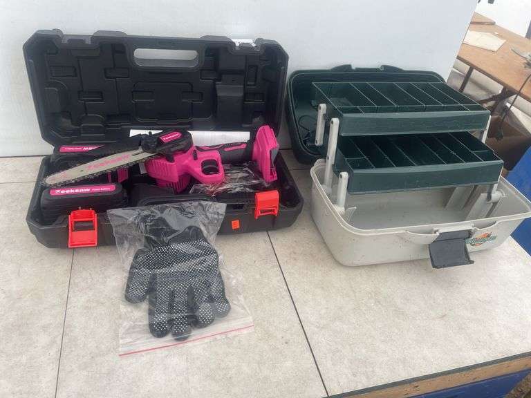 Zeeksaw kit in working condition and an empty tackle box