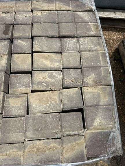 Large qty of landscaping brick
