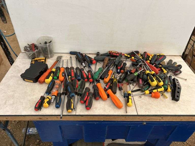 Large quantity of screwdrivers etc.