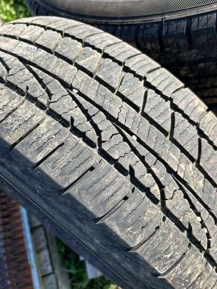 4 tires - 225R65/17 - 2 Ilink and 2 Goodyear