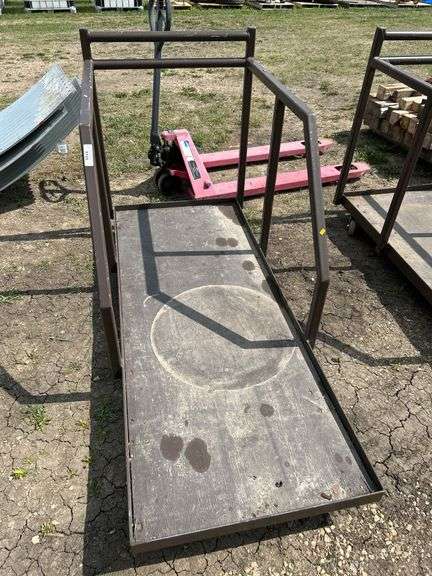 Heavy duty wheeled cart