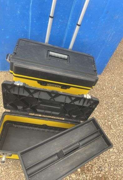 Stanley 2 piece tool box on wheels