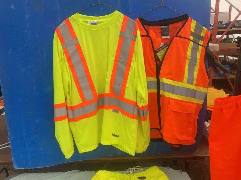 Quantity of 2XL safety wear - including overalls, vests, etc.