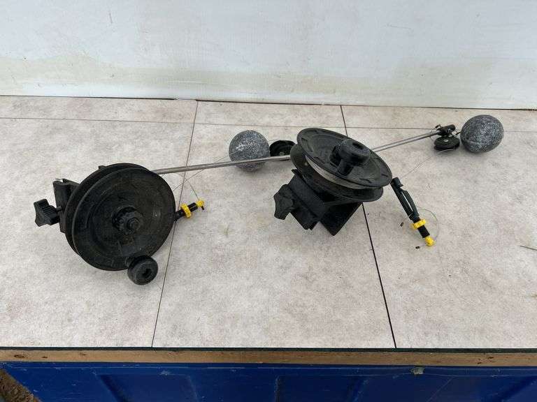 Pair of Scotty lake troller clamp on down riggers