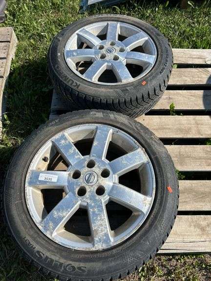 Pair of Nissan tires/rims 215/55R17