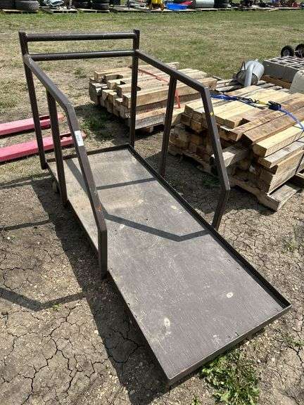Heavy duty wheeled cart