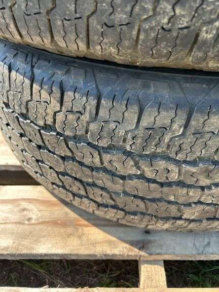 3 tires 275/55R20