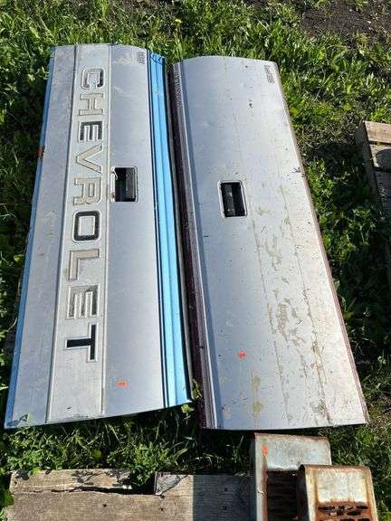 2 Chev/GMC tailgates