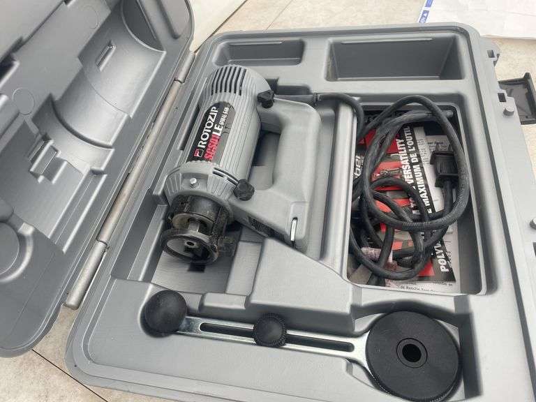 Hardly used Roto zip in case