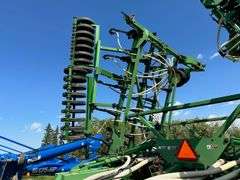 2002 John Deere 1820 40 Air Seeder & 1910 Air Tank