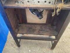 Vintage Philco radio cabinet, radio not complete