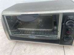 Black and Decker Toaster-R-Oven - heats up