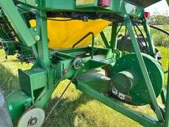 2002 John Deere 1820 40 Air Seeder & 1910 Air Tank