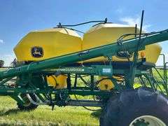 2002 John Deere 1820 40 Air Seeder & 1910 Air Tank