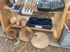 Delta 12" variable speed wood lathe, comes with tooling, face shield and sample bowls