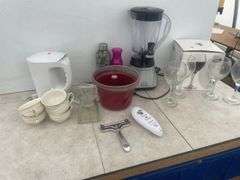 Hamilton Beach blender, Melitta electric kettle, can opener etc.