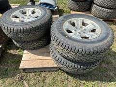 4 GM tires/rims LT285/70R18