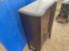 Vintage Philco radio cabinet, radio not complete