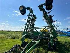 2002 John Deere 1820 40 Air Seeder & 1910 Air Tank