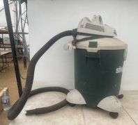 Working 10 gallon shop vac ￼no attachments just the hose