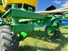 2002 John Deere 1820 40 Air Seeder & 1910 Air Tank