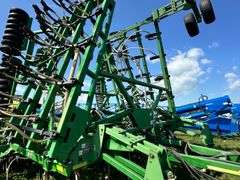 2002 John Deere 1820 40 Air Seeder & 1910 Air Tank