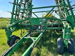 2002 John Deere 1820 40 Air Seeder & 1910 Air Tank