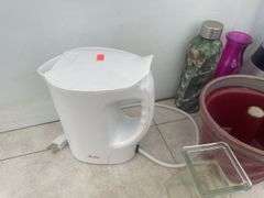 Hamilton Beach blender, Melitta electric kettle, can opener etc.