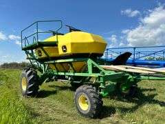 2002 John Deere 1820 40 Air Seeder & 1910 Air Tank
