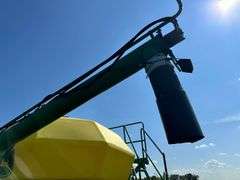 2002 John Deere 1820 40 Air Seeder & 1910 Air Tank