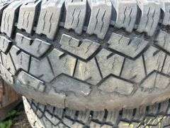4 GM tires/rims LT285/70R18