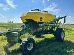 2002 John Deere 1820 40 Air Seeder & 1910 Air Tank