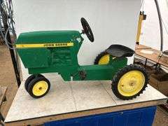 Vintage John Deere cast toy tractor -NEEDS SOME TLC, NO CHAIN