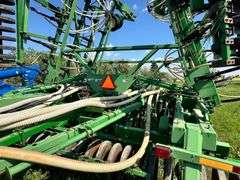 2002 John Deere 1820 40 Air Seeder & 1910 Air Tank