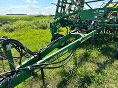 2002 John Deere 1820 40 Air Seeder & 1910 Air Tank