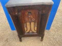 Vintage Philco radio cabinet, radio not complete