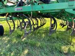 2002 John Deere 1820 40 Air Seeder & 1910 Air Tank